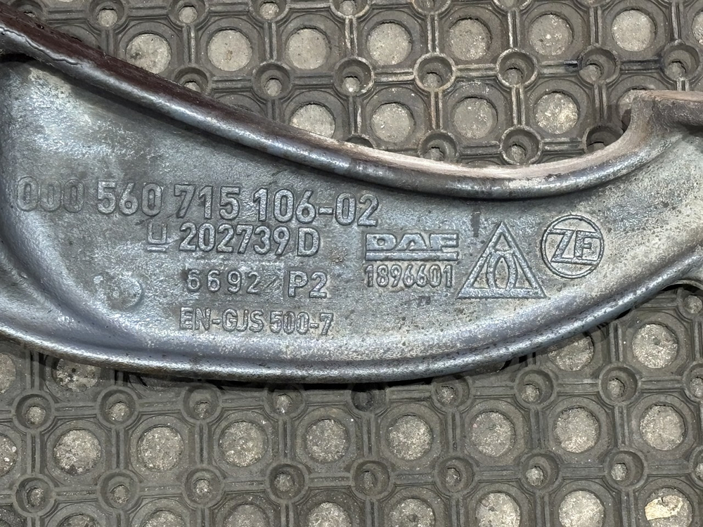 Кронштейн пневморессоры левый 2023г.