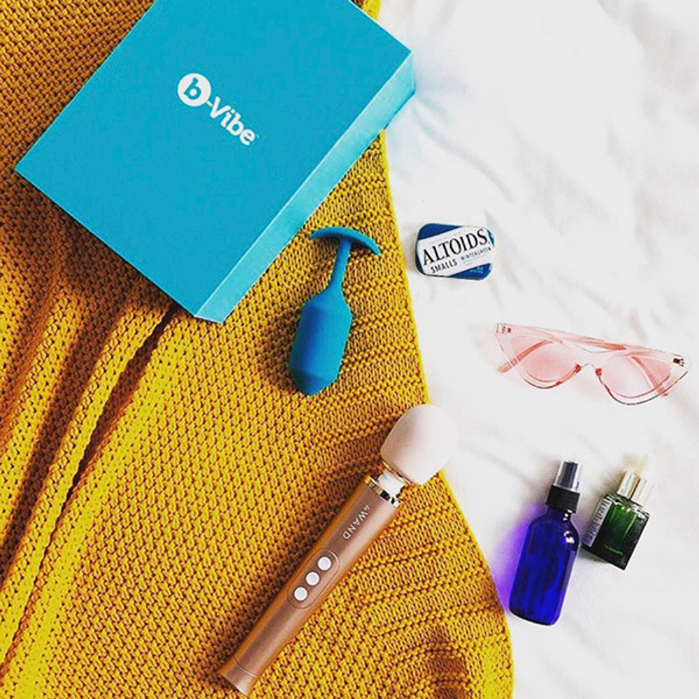 Голубая анальная пробка для ношения 12,7см b-Vibe Snug Plug 3 BV-009-TL