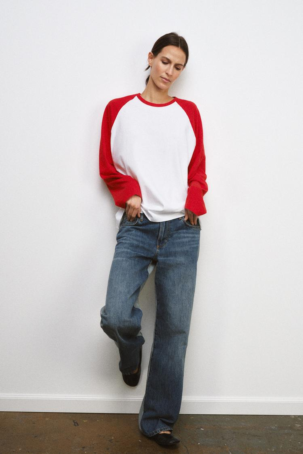 ZARA ФУТБОЛКА С ДЛИННЫМИ РУКАВАМИ И КОНТРАСТНЫМИ ЭЛЕМЕНТАМИ, БЕЛЫЙ/КРАСНЫЙ