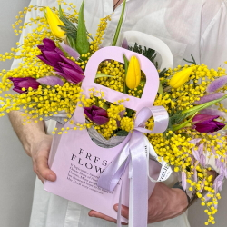 «Оттепель» Цветы в коробке с тюльпанами, мимозой
