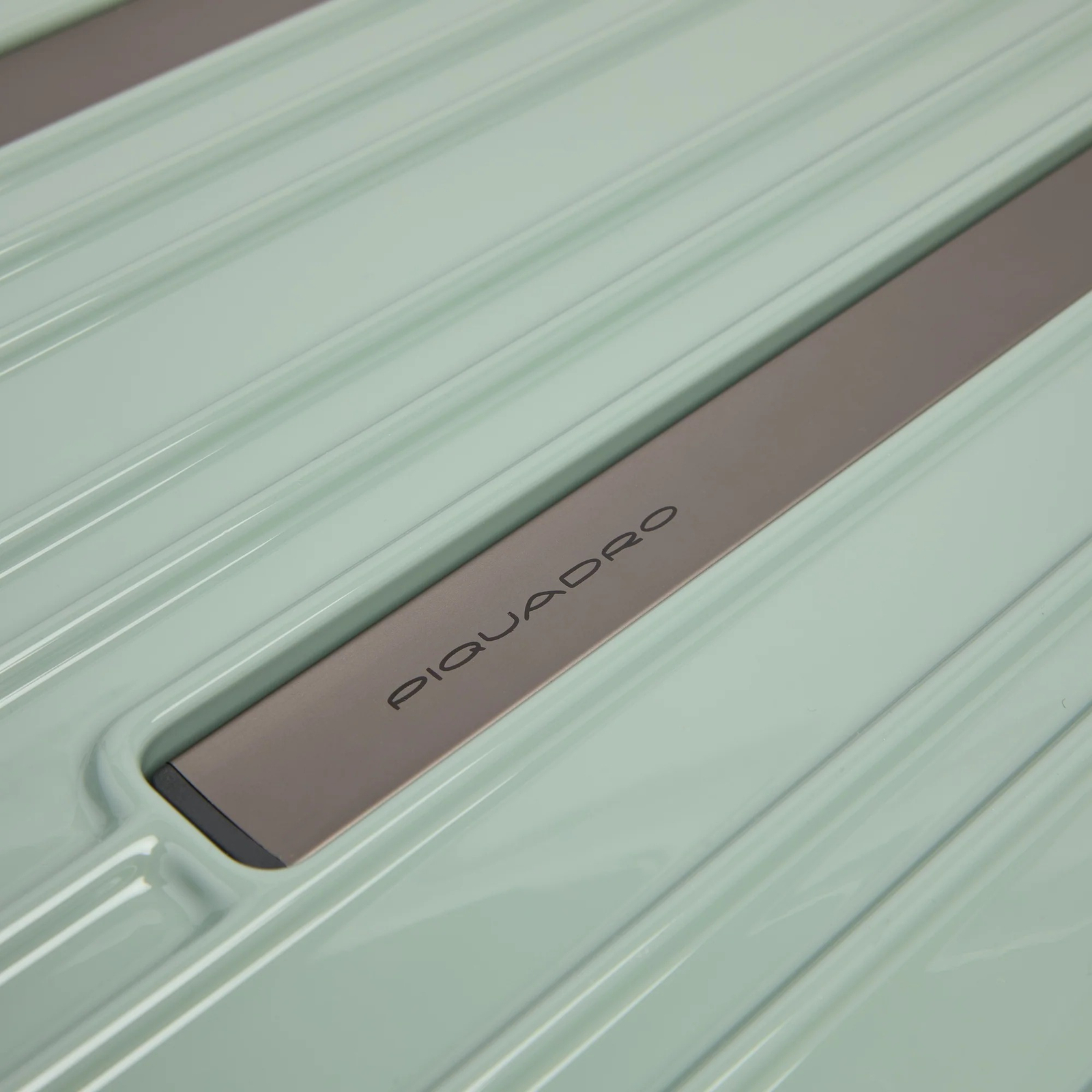 Чемодан средний Piquadro PQ-Light BV6393PQL/Verde
