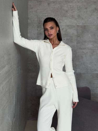 Костюм женский косичка молочного цвета