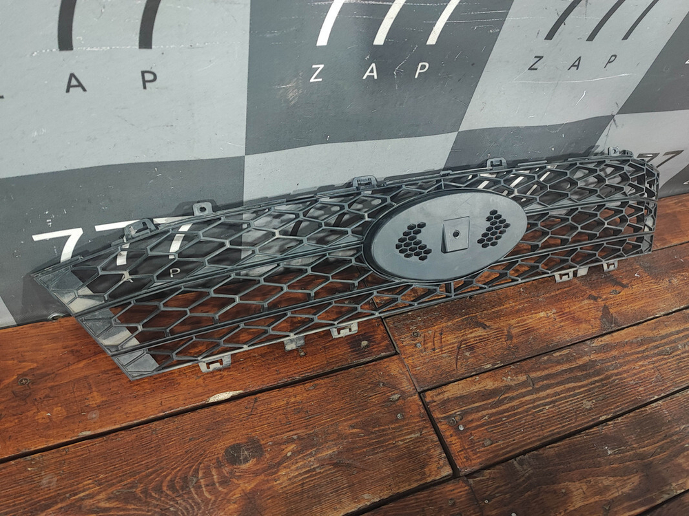 Решетка радиатора LADA Vesta 15-нв Б/У Оригинал 8450006673