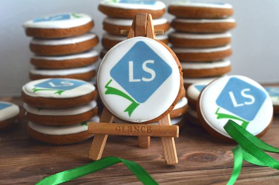 Пряники с логотипом Lancman School