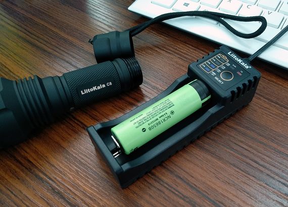 Зарядное устройство LiitoKala Lii-100 универсальное