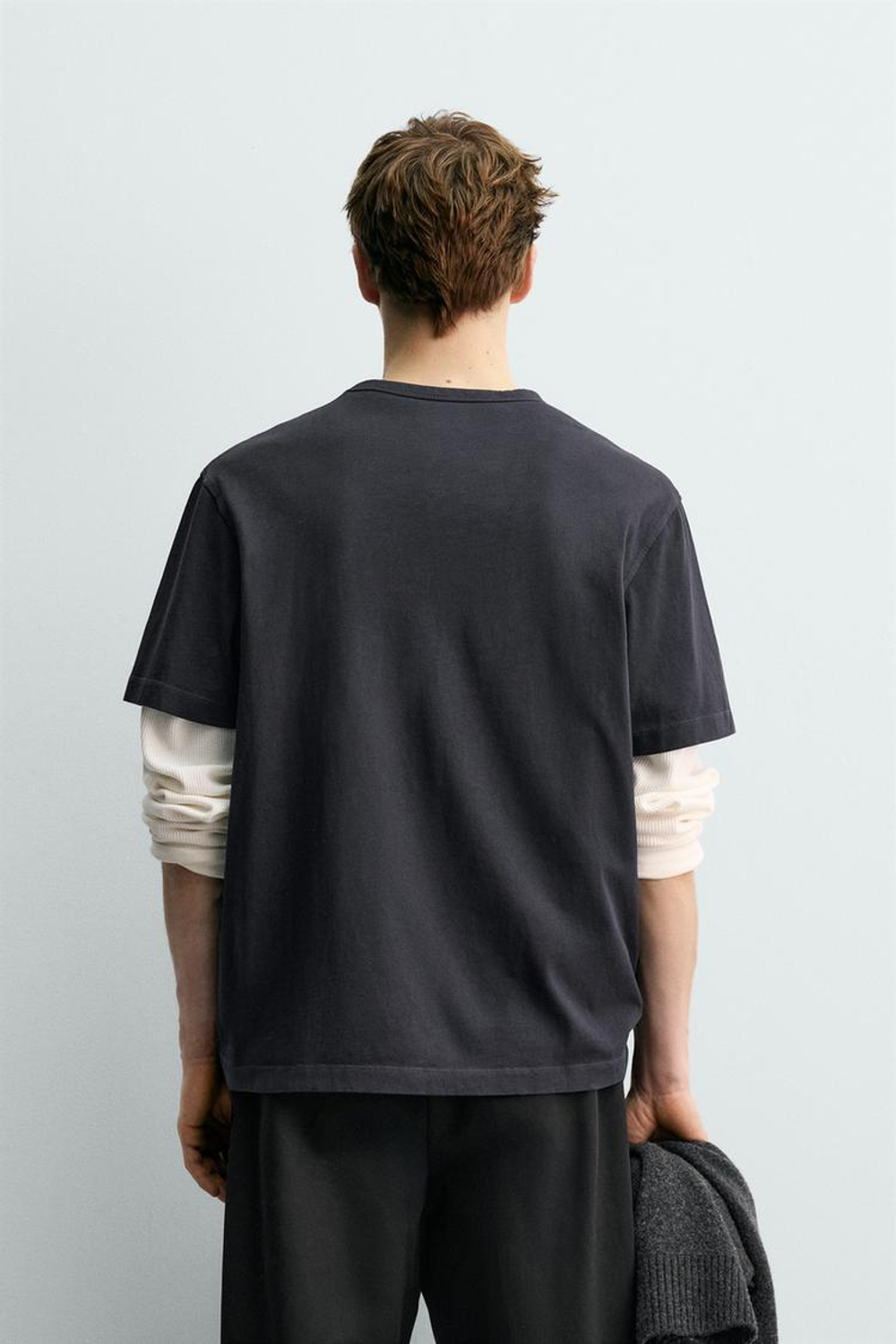 ZARA Х AARON LEVINE ФУТБОЛКА С КАРМАНОМ, МОРСКОЙ СИНИЙ