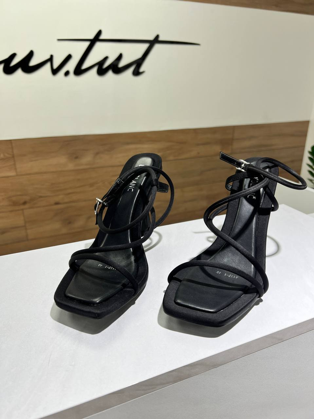 Босоножки женские