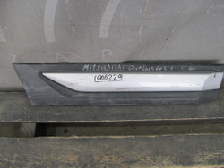 накладка задней правой двери Mitsubishi Outlander 3 15-нв Б/У Оригинал 5757a410