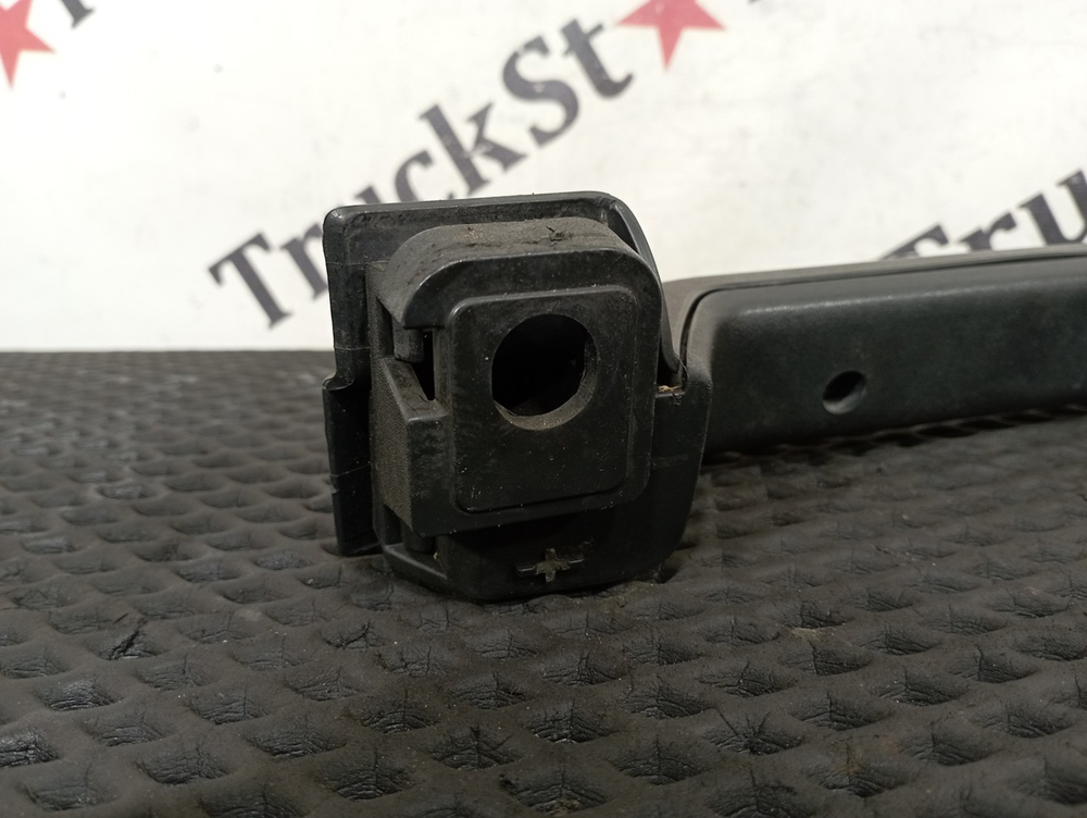 Ручка решетки радиатора правая