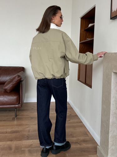 Утепленная женская куртка оливкового цвета