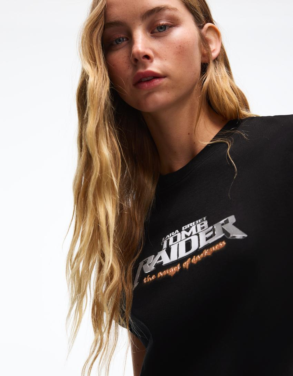 BERSHKA Футболка оверсайз с принтом Tomb Raider, черный