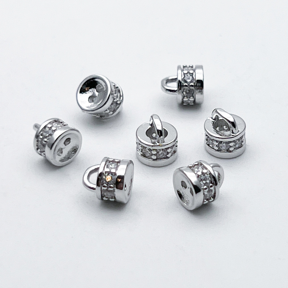 Протектор-концевик, цвет серебро (родий), фианиты, размер 5,6*5,3 мм, цена за 1 шт