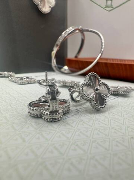 Серьги Van Cleef & Arpels