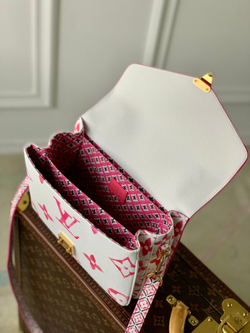 Louis Vuitton Pochette Metis