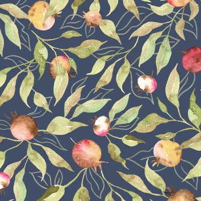 Осенний шиповник на темном фоне