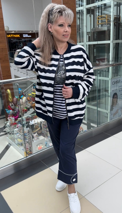 Жакет в сине-белую полоску со стразами