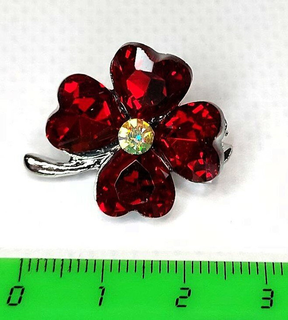 Брошь. Брошка. Клевер-четырехлистник — символ удачи. Цвет красный