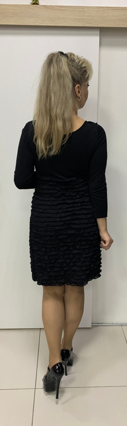 Короткое черное платье