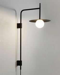 Современный настенный светильник в минималистичном стиле.