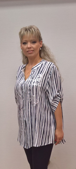 Белый хлопковый блузон-рубашка в черную полоску