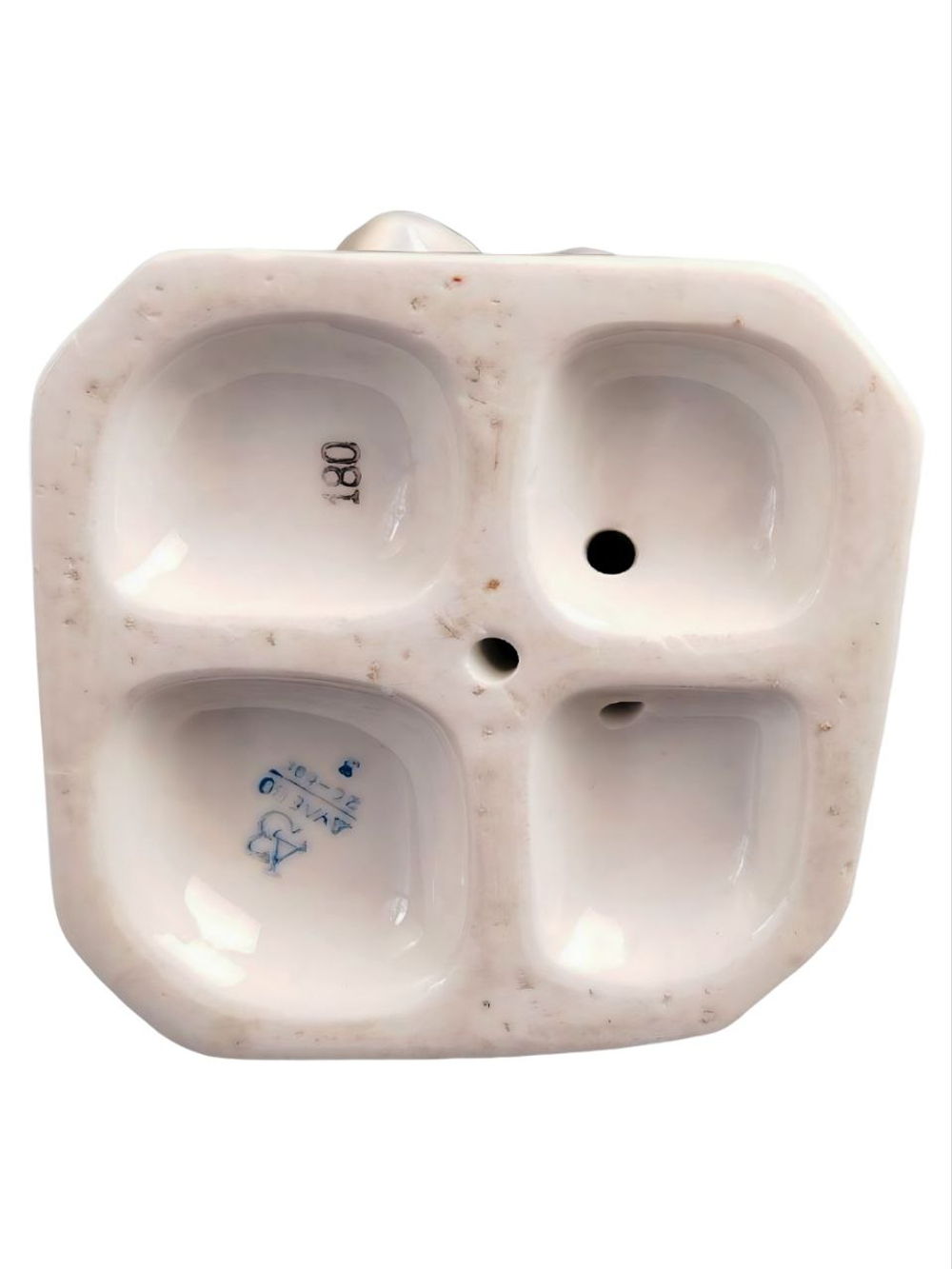 Фарфоровая статуэтка "Маленькая хозяйка" Дулево