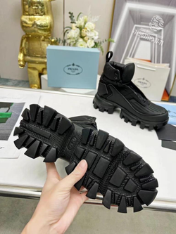 Кроссовки Prada