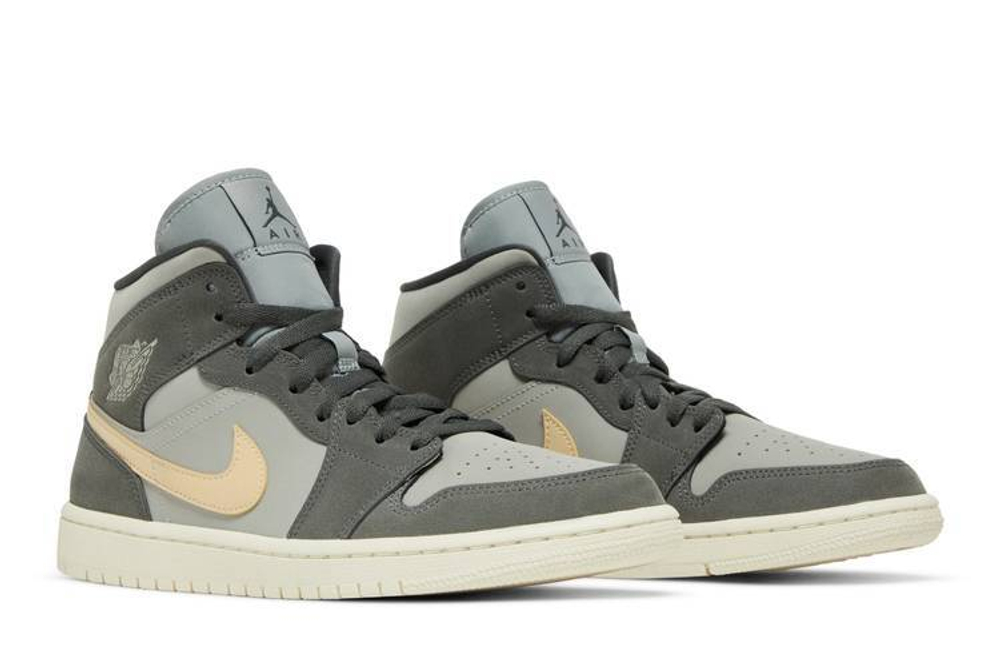 Кроссовки Jordan Air Jordan 1 Mid (Женская размерная сетка)