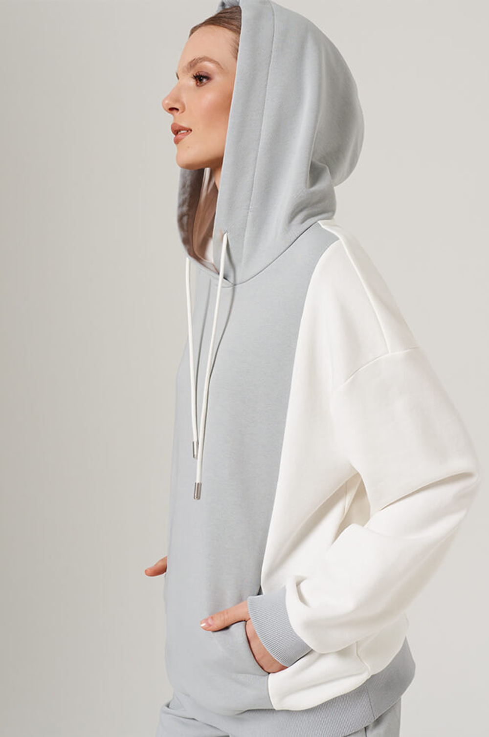 23151 Худи женский (серый / молочный)