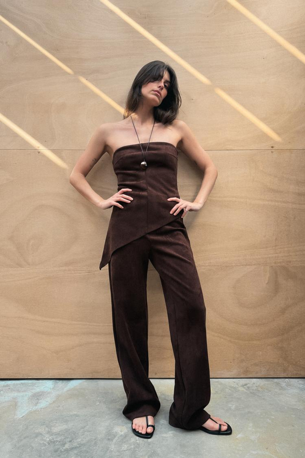 ZARA БРЮКИ ИЗ ИСКУССТВЕННОЙ ЗАМШИ, ШОКОЛАДНО-КОРИЧНЕВЫЙ