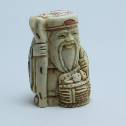 Нэцкэ Дзюродзин с посохом и большой корзиной рыбы