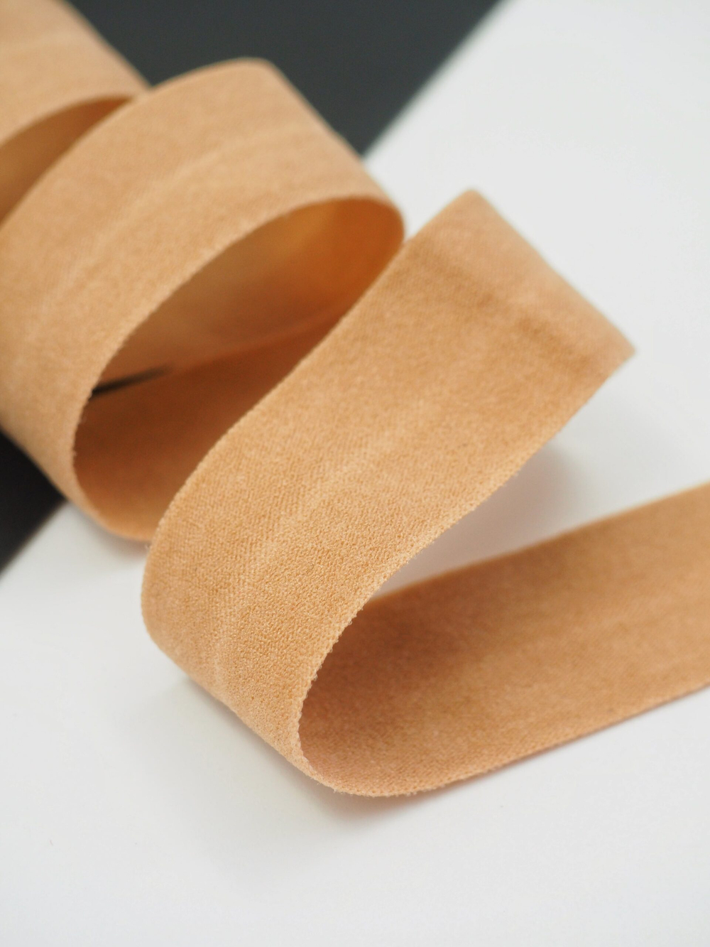 Бейка эластичная загорелая телесная матовая ширина 20 мм