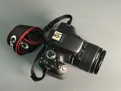 Canon 600D Kit 18-55mm IS II 1.000 кадров