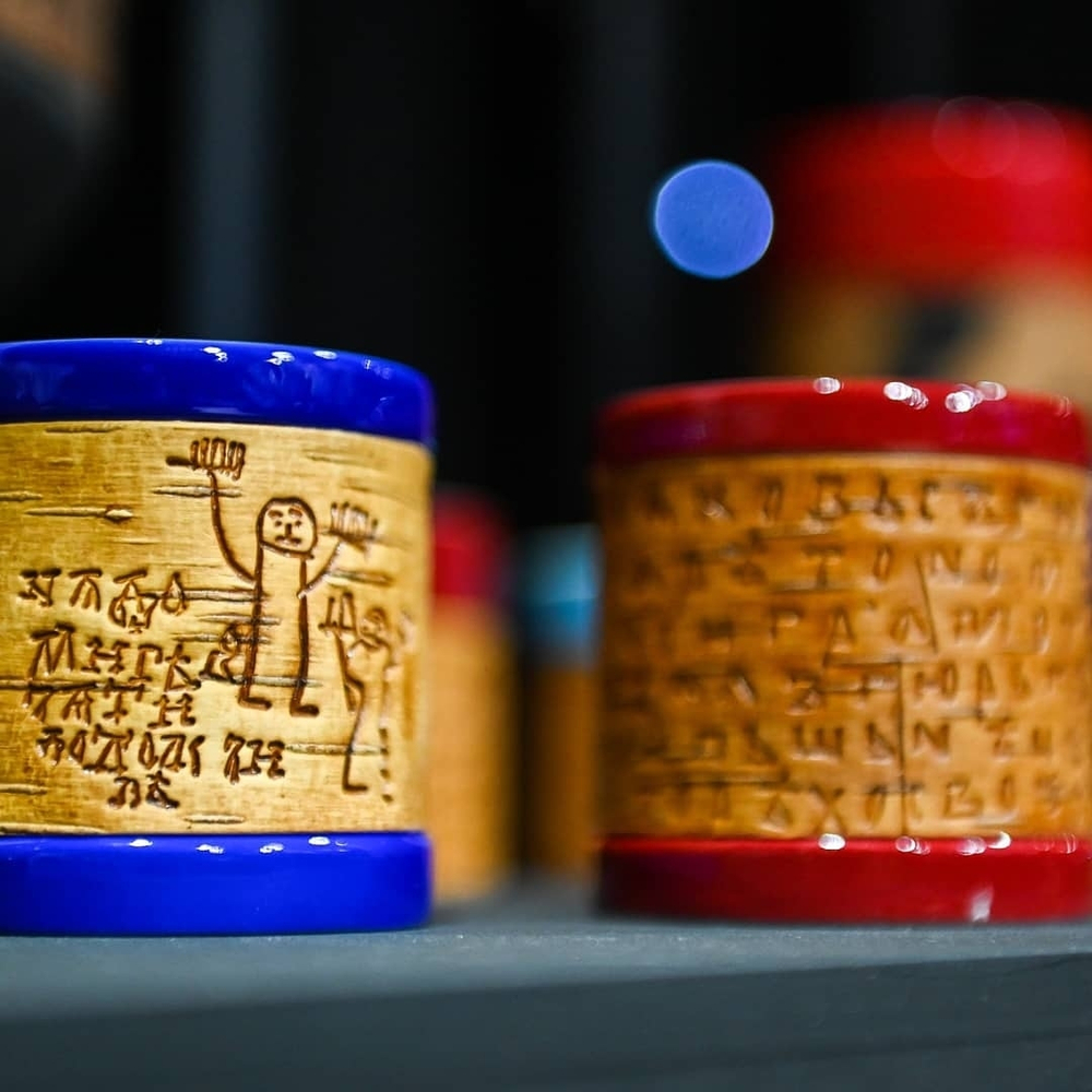 Кружка малая фарфоровая без ручки c берестой. Коллекция Onfim (Онфим)