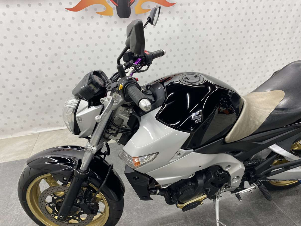 Suzuki GSR400 2006