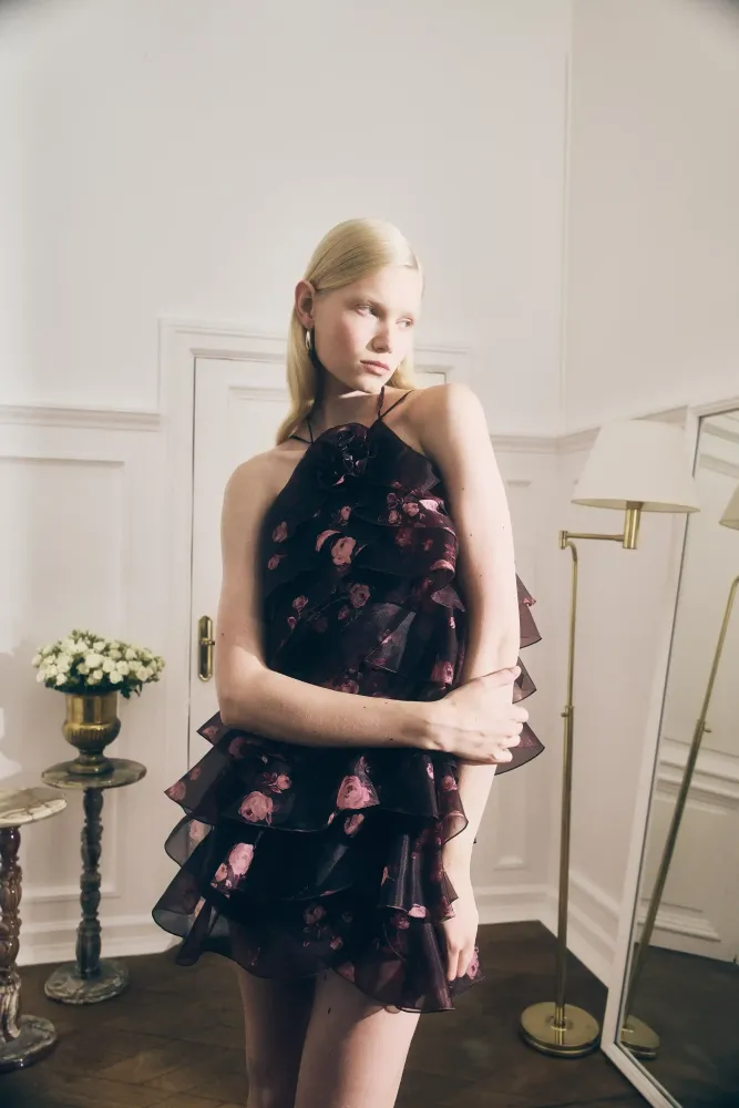 Dahlia, платье мини из бордовой органзы с цветочным принтом, с розой