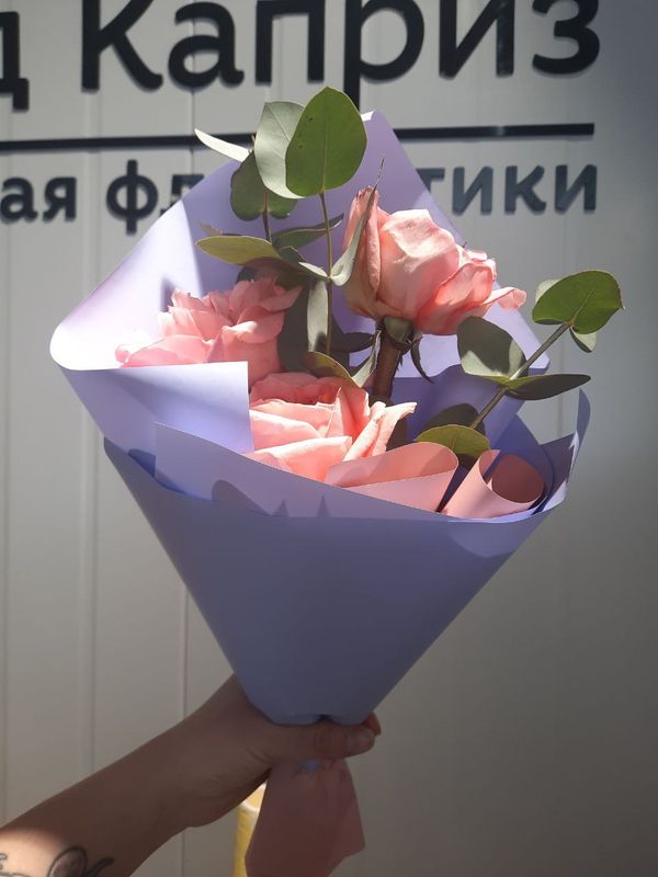 Розы с эвкалиптом