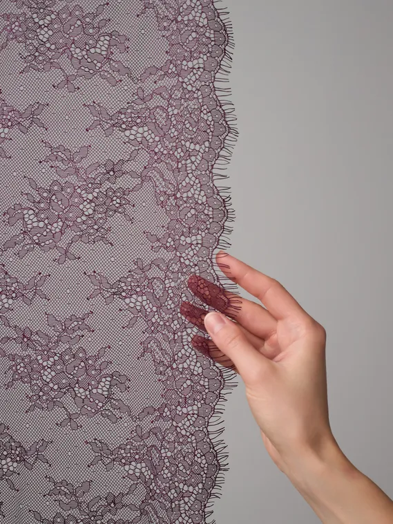 01-11 Кружево шантильи 23 см, слива 076