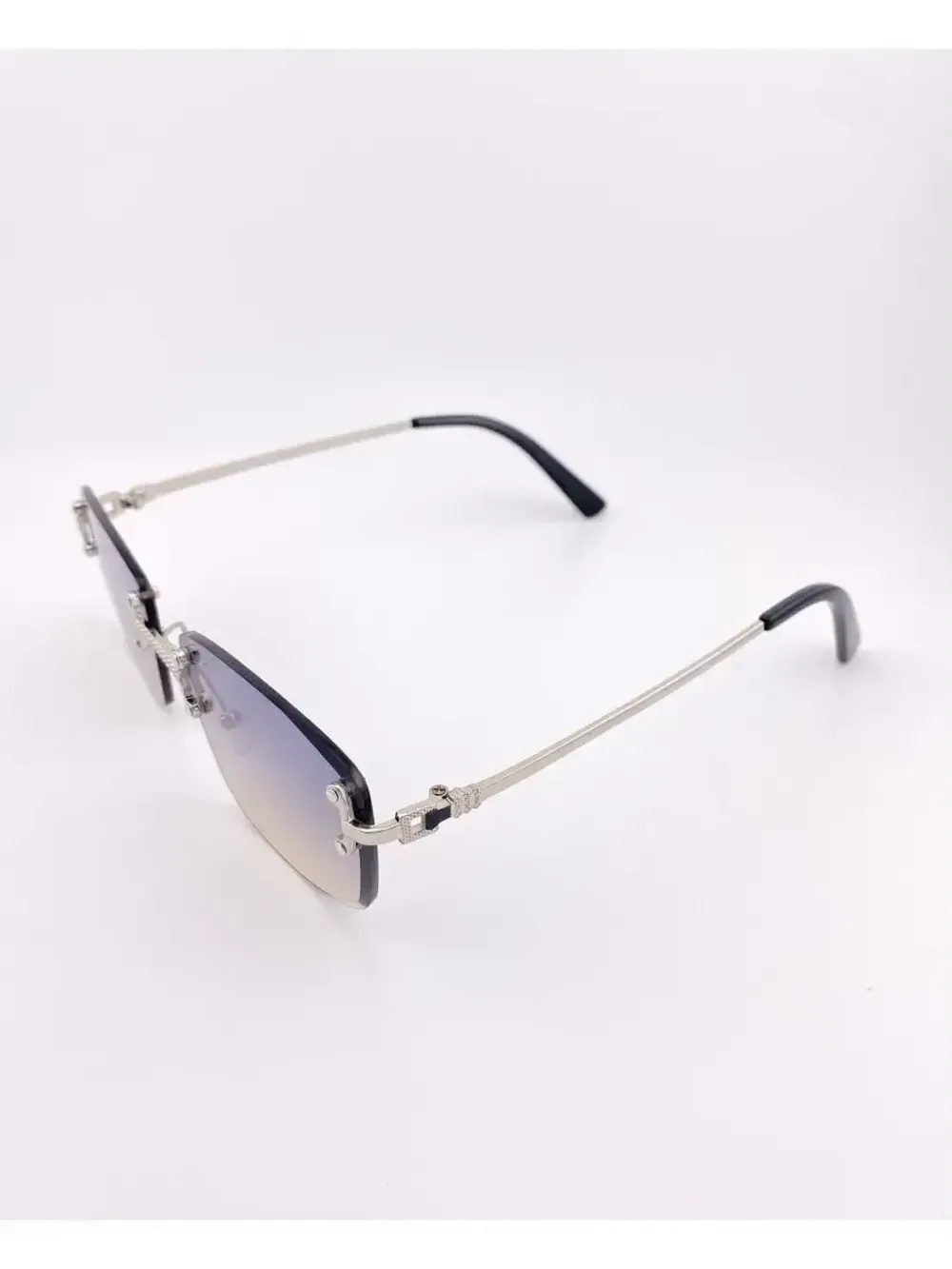 Очки солнцезащитные