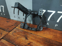 Кронштейн ПТФ правый Lada Vesta Cross 15-нв Б/У Оригинал 8450033260