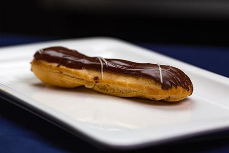 Пирожное "Эклер глазированный с начинкой чизкейк" 10шт