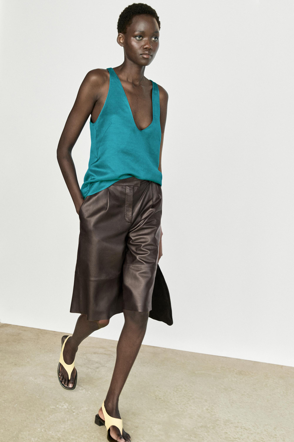 Massimo Dutti Смесовый льняной топ с V-образным вырезом и глянцевым блеском, темно-бирюзовый