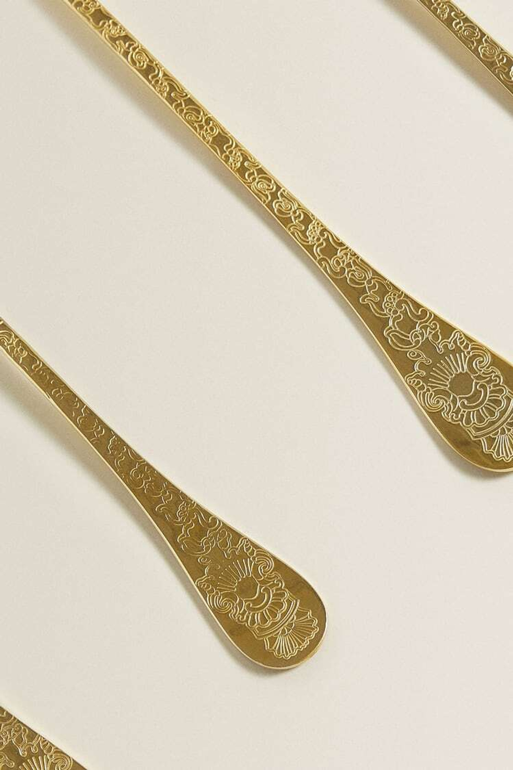 ZARA HOME ЛОЖКА С РЕЛЬЕФНОЙ ГРАВИРОВКОЙ, ЗОЛОТОЙ