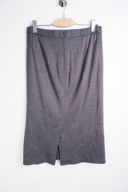 Юбка прямого кроя, визуально на 46 размер