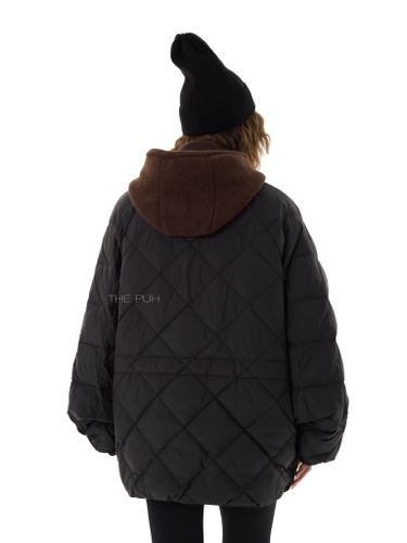 Черный пуховик-летучая мышь с вязаным капюшоном