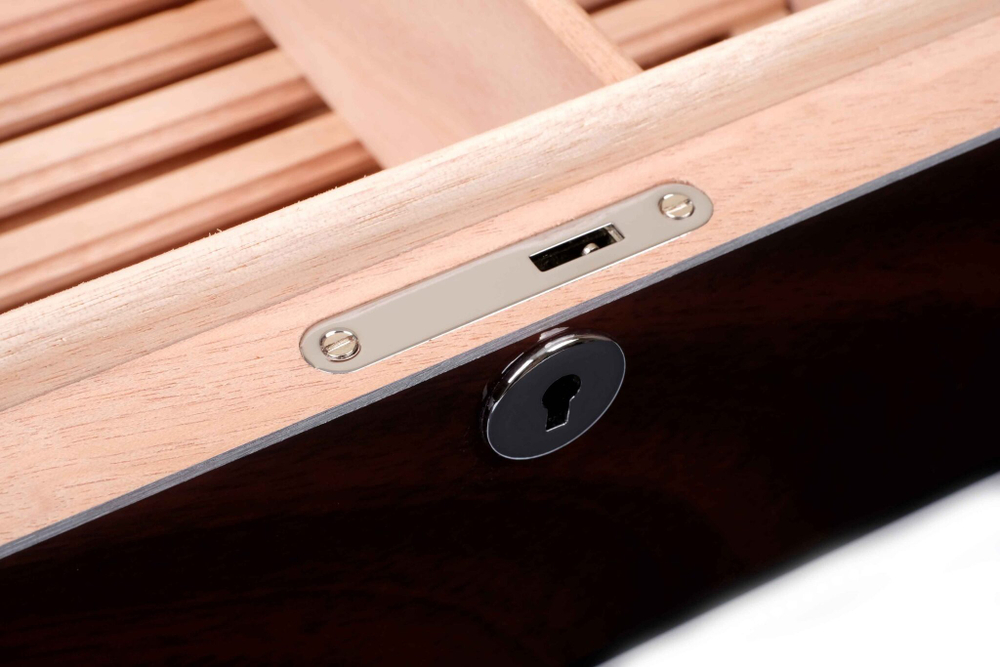 Хьюмидор Howard Miller на 50 сигар, Красное дерево 810-021