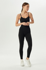 Топ бесшовный на бретелях в рубчик удлиненный