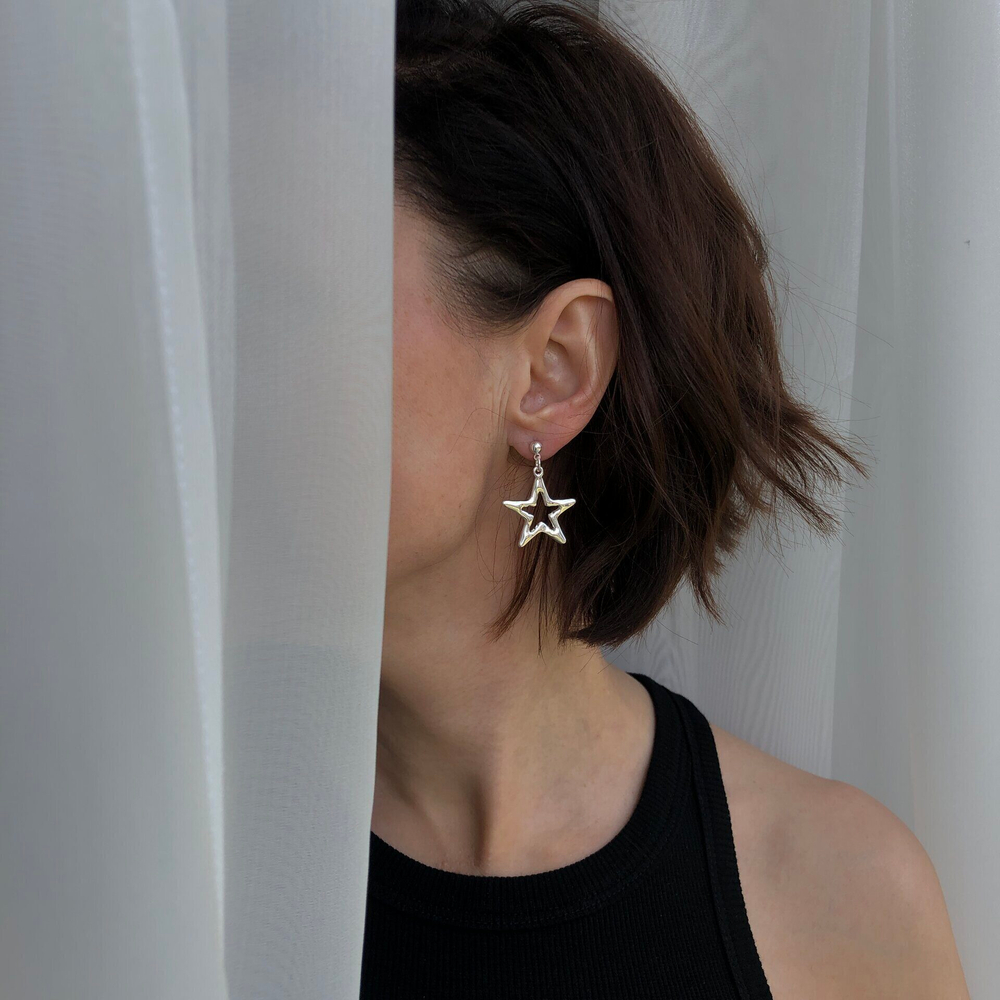 Серьги пусеты звезды. Бижутерный сплав. Оттенок серебро.