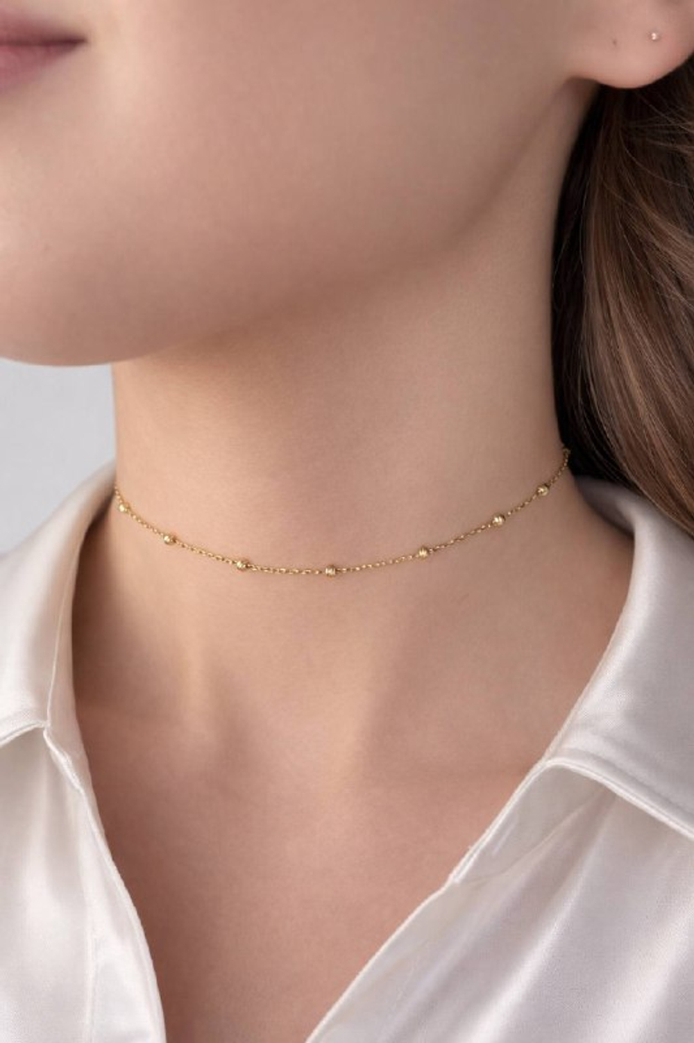 Колье-чокер "QUIET LUXURY" с алмазными шарами в золочении