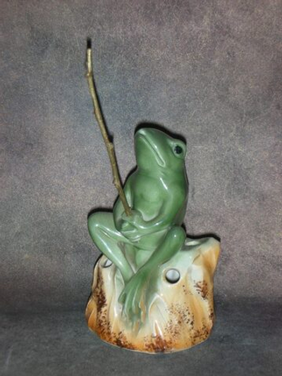 Статуэтка. Фарфор. Лягушка рыбак ароматница. Goebel. Германия