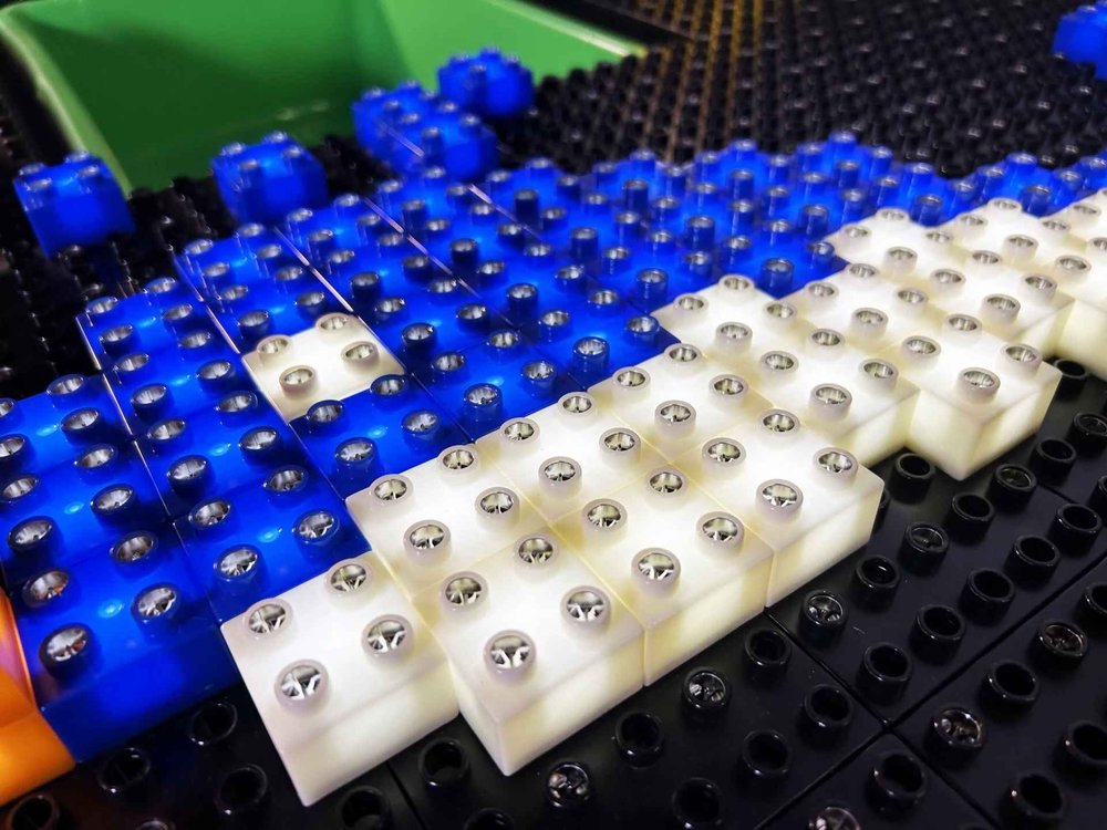 Интерактивный стол со светящимся конструктором